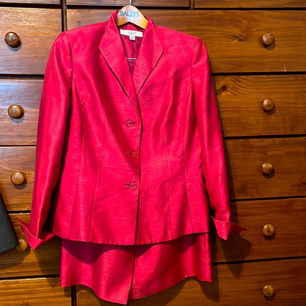 Le Suit Ladies Pink/shimmer dress suit